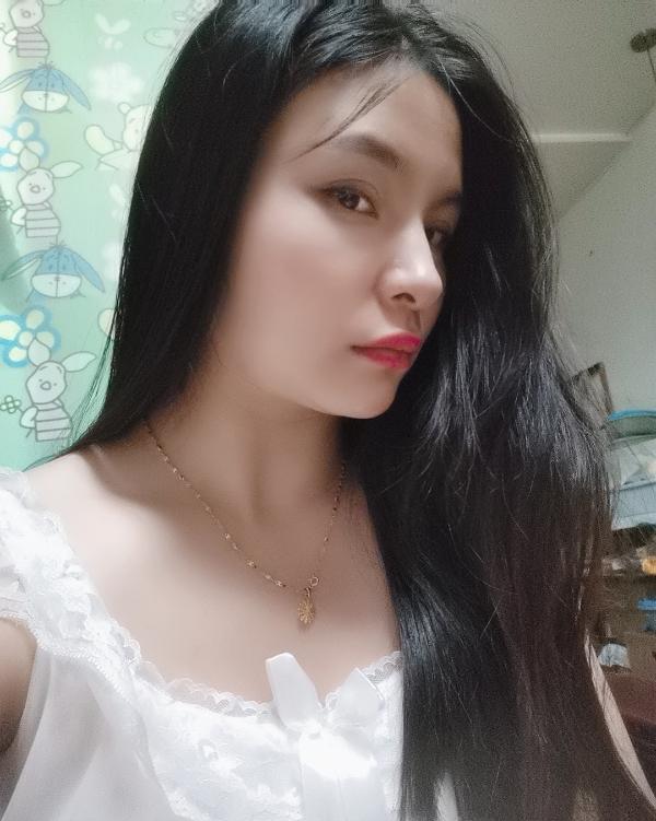 汉口火车站娇小妹子