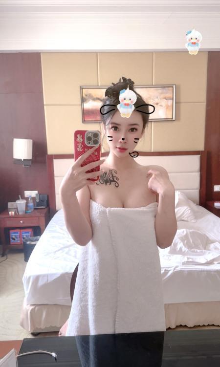 惠城舌吻反差尤物