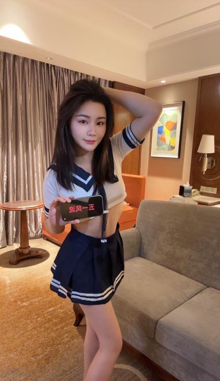 温顺漂亮的小姐姐