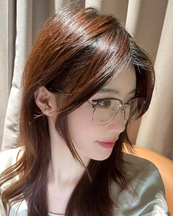 性感知性包臀美女