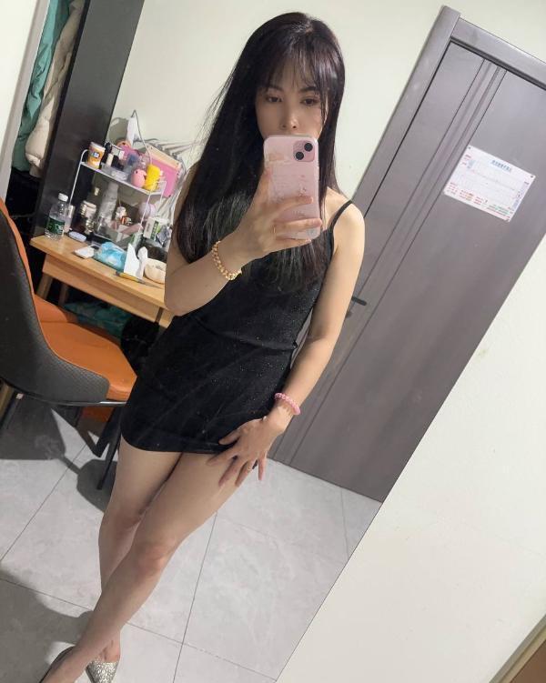 浦东白皙长腿丝足少妇