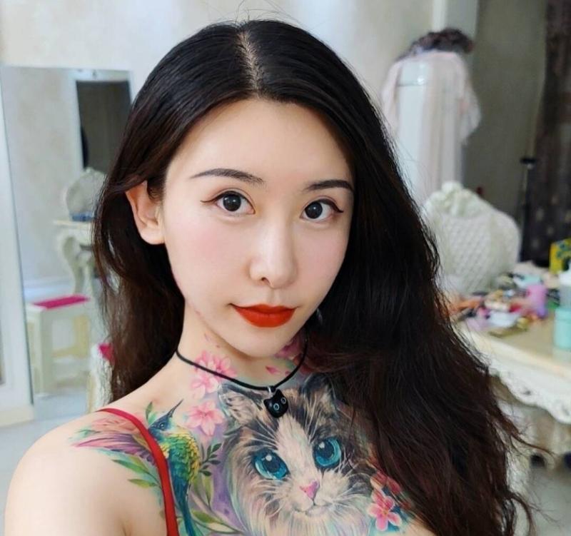 猫纹身高冷范御姐