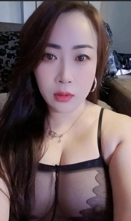 西青E奶大胸妹