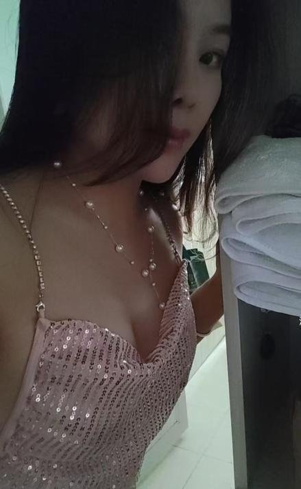 小巧风韵的少妇