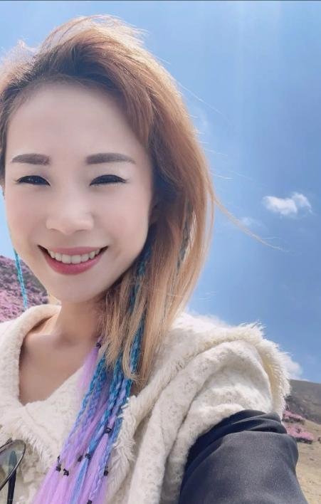 热烈娇小女