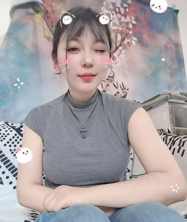 巨乳少妇花儿