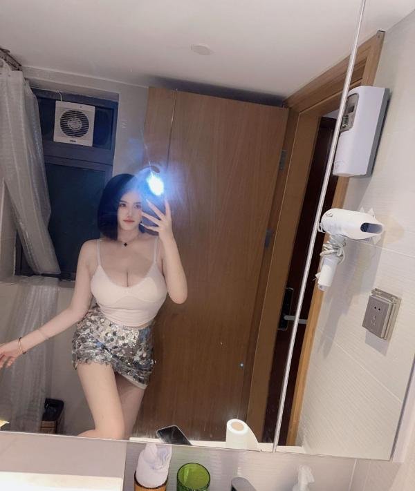 大胸甜美短发嫩妹珂珂