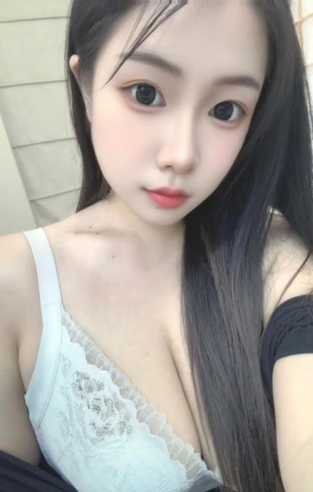 性感大胸小骚货
