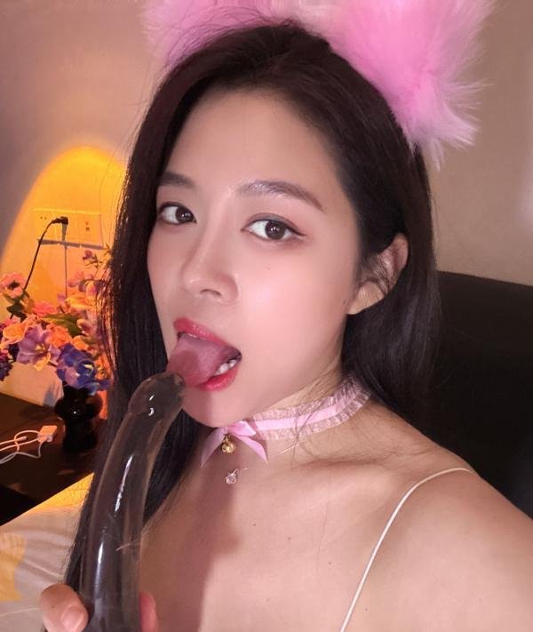 倒立玩水功夫女神
