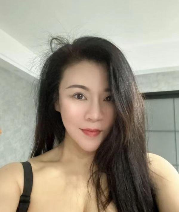 E奶熟女飘雪