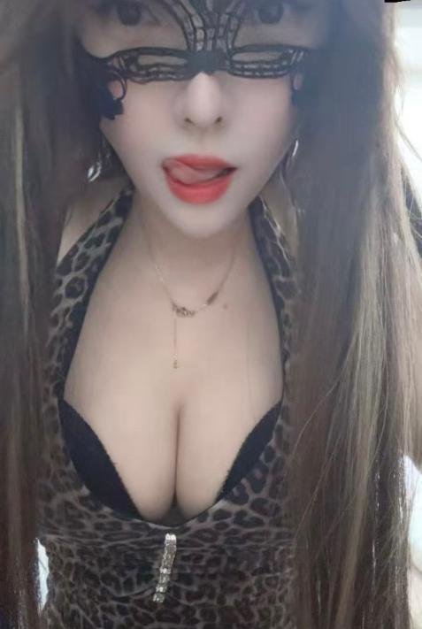 服务系长腿大胸姐姐