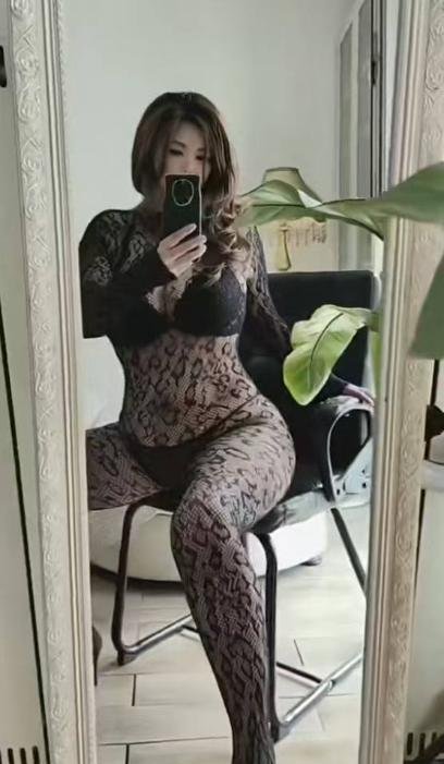 丰乳肥臀风骚姐姐