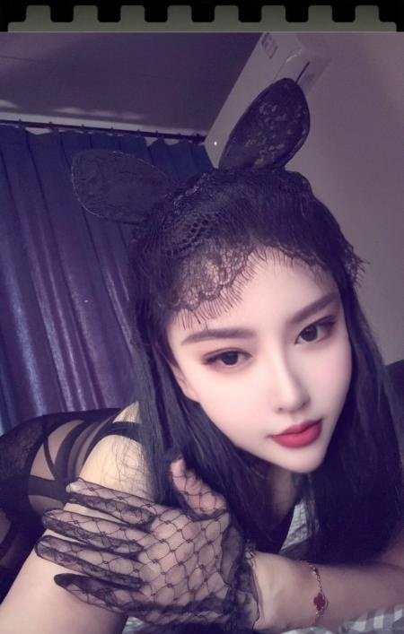 圆润挺翘小姐姐