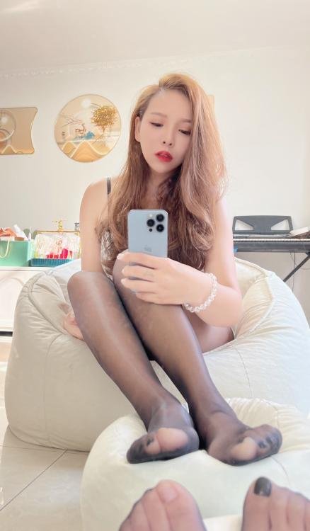 虎门黑丝情趣骚妇萱萱