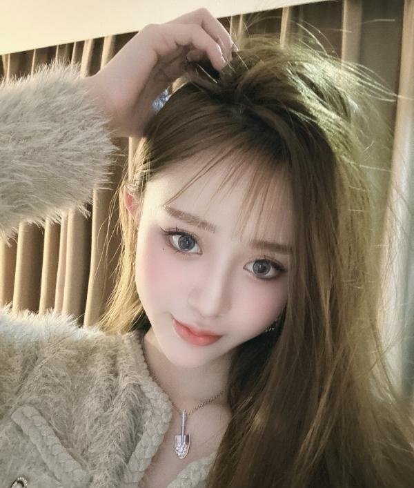 肤白美女小喵