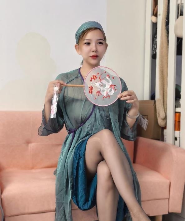 南城黑丝骚妇萱萱