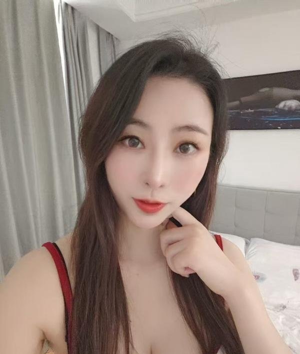 雨花大胸小姐姐