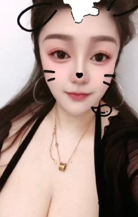 气质大胸小姐姐