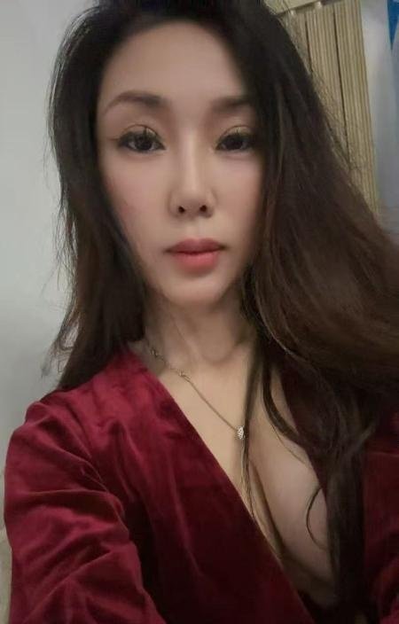 南开妩媚女人